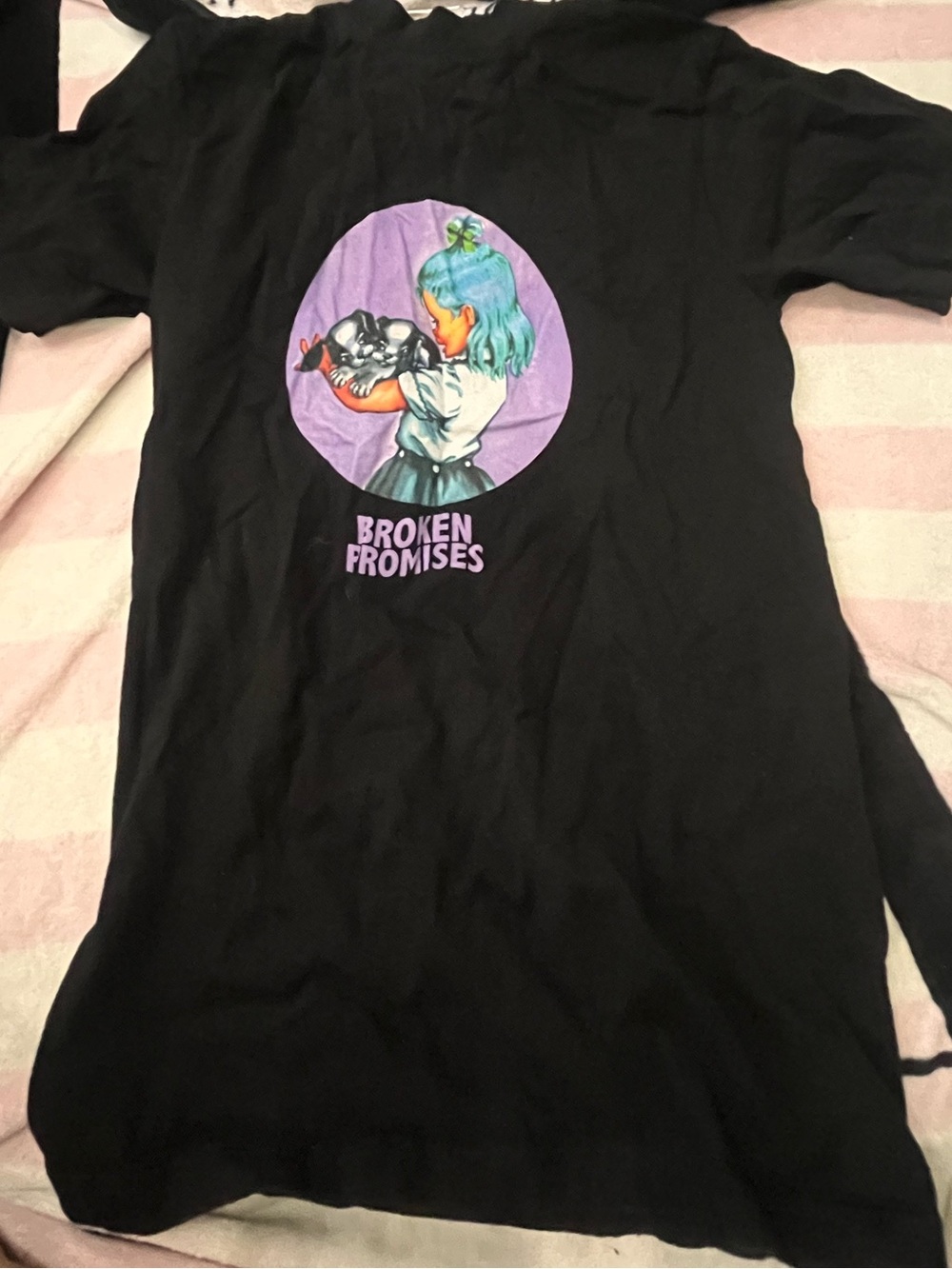 Men’s broken promises graphic tee size large